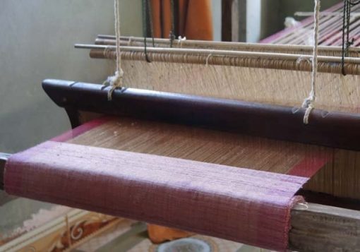 Artisanat authentique et équitable du Laos et du Cambodge, écharpe et foulard en soie naturelle et en coton, tissage des villages