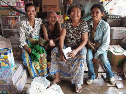 Artisanat authentique et équitable, une famille de tisserande dans un village