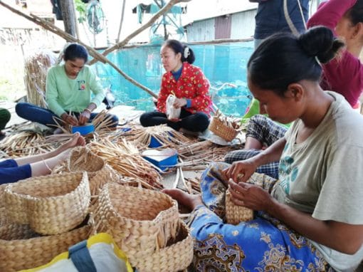 cambodge-artisane-jacinthe-eau-équitable-0121