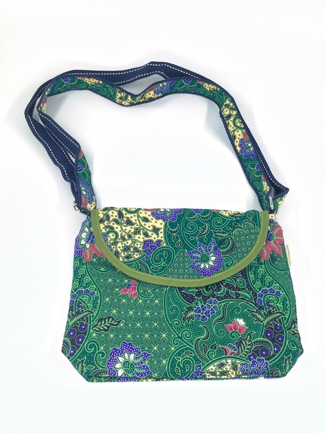 frangipanier-artisanat-cadeau-sac-bandouliere-coton-batik-102113-1102